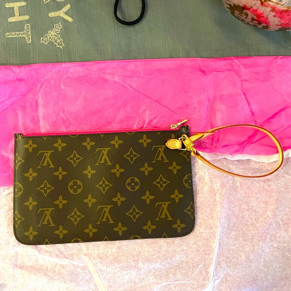Louis Vuitton Pochette with pink lining
